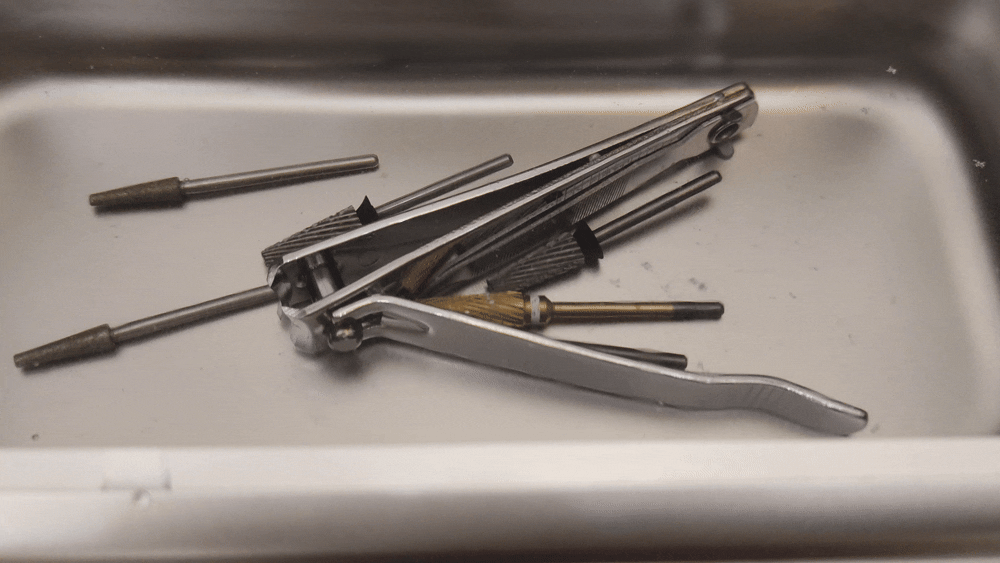 clean-nail-tools-with-ultrasonic-cleaner