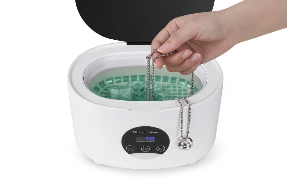 put-the-jewelry-into-ultrasonic-cleaner